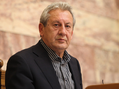 Έπεσε στο μπάνιο ο πρώην υπουργός