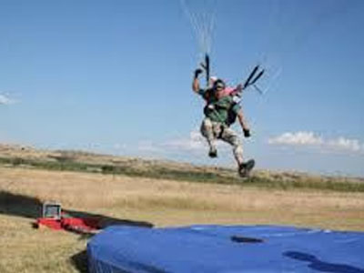 Σοβαρός τραυματισμός Βρετανού αλεξιπτωτιστή στο Μάλεμε