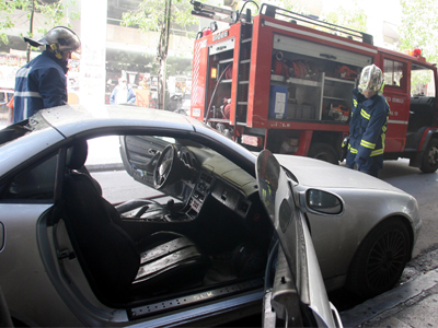 Επιχείρησαν να κάψουν Ι.Χ. στα Εξάρχεια