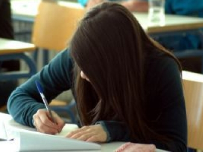 Οι απαντήσεις στα θέματα της Νεοελληνικής Γλώσσας Οι απαντήσεις στα θέματα της Νεοελληνικής Γλώσσας