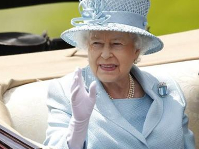 Μία ιστορική χειραψία