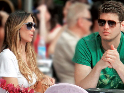 Της κάνει εντύπωση η διάρκεια της σχέσης της