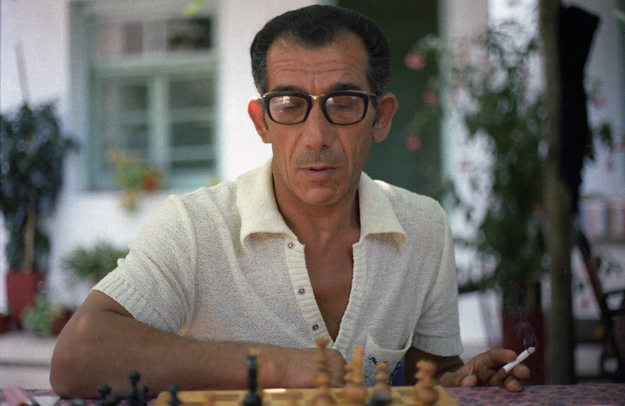 Οι Έλληνες παίρνουν πάντα τον χρόνο τους