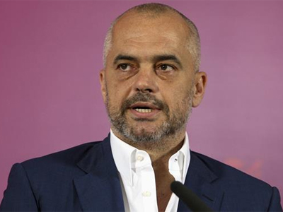 Στροφή 360 μοιρών κάνει ο Έντι Ράμα Στροφή 360 μοιρών κάνει ο Έντι Ράμα