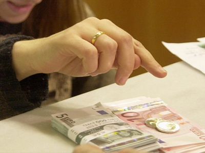 Επίδομα ανεργίας σε ελεύθερους επαγγελματίες που δεν οφείλουν εισφορές