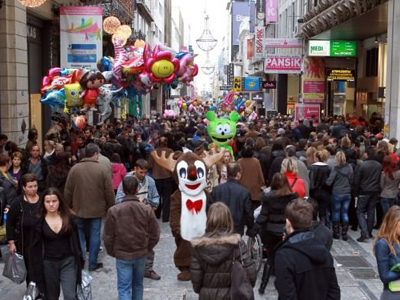 Ανοιχτά τα καταστήματα μέχρι τις 21.00