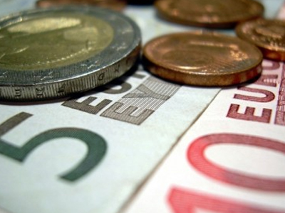 Μειώθηκαν τα έσοδα από τον ΦΠΑ