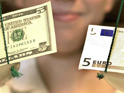 Υποχωρεί το ευρώ