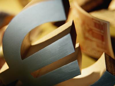 Ενισχύεται το ευρώ