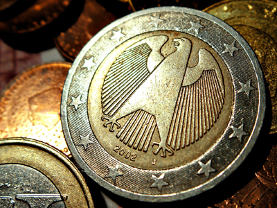 Το ευρώ επεκτείνει τις απώλειες