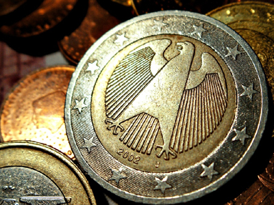 Το εορταστικό κλίμα μπορεί να στηρίξει το ευρώ