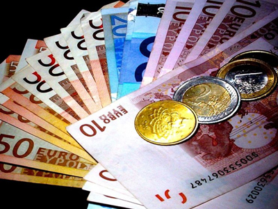 Θετικές οι ενδείξεις για το ευρώ