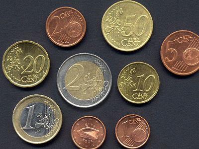 Οριακή άνοδος του ευρώ