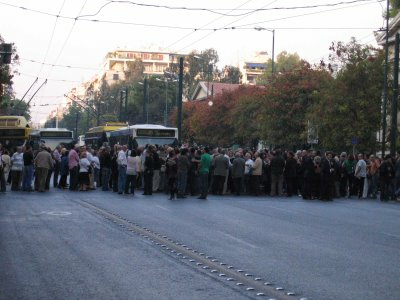 Συγκέντρωση των κατοίκων στα Εξάρχεια