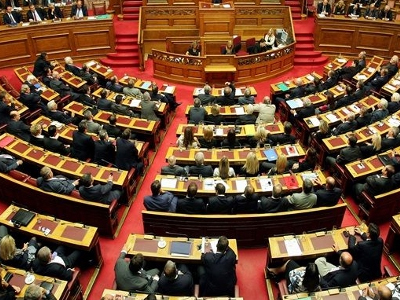 Στη Βουλή το ν/σ για τα υπερχρεωμένα νοικοκυριά
