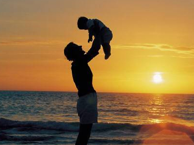 Ο πατέρας μαθαίνει στο παιδί την επιμονή Ο πατέρας μαθαίνει στο παιδί την επιμονή