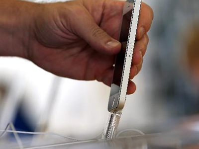 Δεύτερος χρήστης iPhone υπέστη ηλεκτροπληξία Δεύτερος χρήστης iPhone υπέστη ηλεκτροπληξία