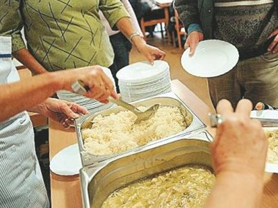 Αρκαλοχώρι: Διανομή φαγητού σε παιδιά δημοτικού