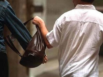 Καλλιθέα: Συνέλαβαν νεαρό τσαντάκια