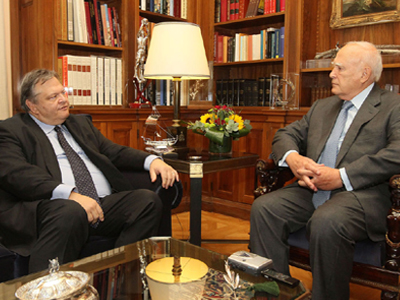 Με Παπούλια συναντάται ο Βενιζέλος