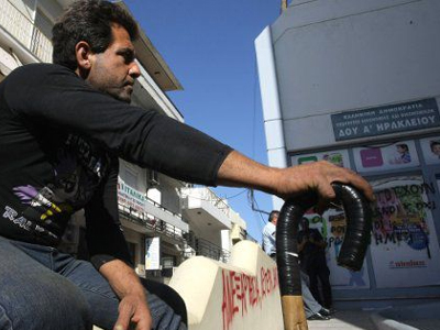 Κλείνουν τις εφορίες οι αγρότες της Κρήτης