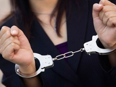 Χειροπέδες για κατοχή ηρωίνης και κοκαίνης