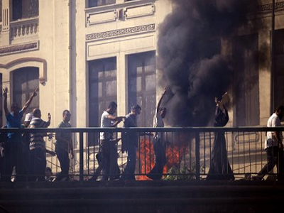 Κάιρο: Οι δυνάμεις ασφαλείας πολιορκούν τζαμί