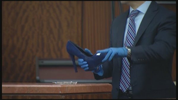 Το όπλο του φόνου προσκομίστηκε στο δικαστήριο