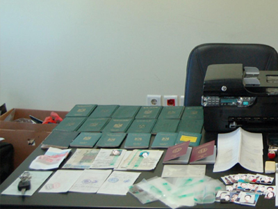 Εργαστήριο πλαστών εγγράφων στο Κουκάκι