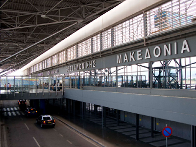 Δικινητήριο αεροσκάφος βγήκε εκτός διαδρόμου στο «Μακεδονία»