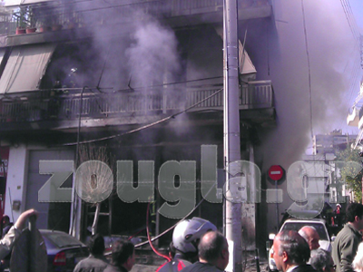 Υπό έλεγχο η φωτιά σε κατάστημα στο Περιστέρι