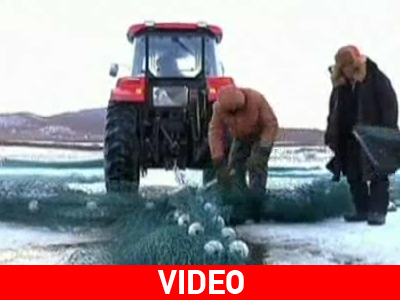 Έτσι ψαρεύουν στη Χουλούν Μπουίρ