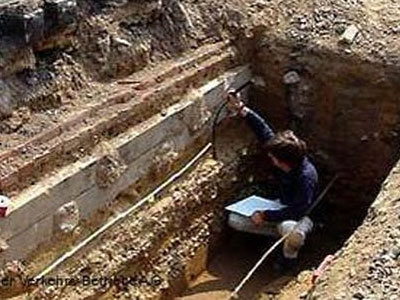 Αρχαιοκάπηλοι άνοιξαν τάφους στη Φθιώτιδα