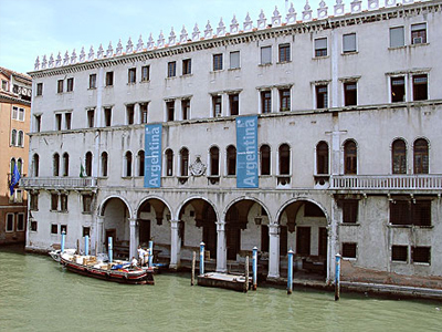 Μετατρέπει αναγεννησιακό κτήριο σε πολυκατάστημα η Benetton