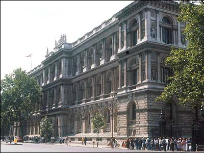 Λονδίνο: Περιμένει την έκθεση του ΟΑΣΕ για τις ρωσικές εκλογές