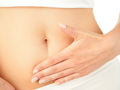 Πώς να αποφύγεις φούσκωμα και ενοχλήσεις στις γιορτές