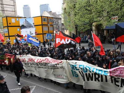 Δεκάδες συλλήψεις διαδηλωτών στη Φρανκφούρτη
