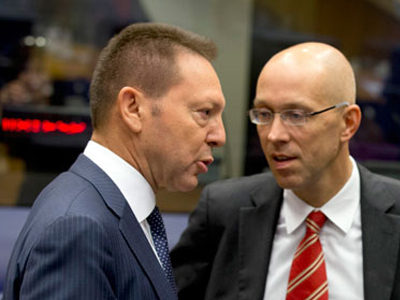 Κόντρα με την τρόικα για νέα μέτρα