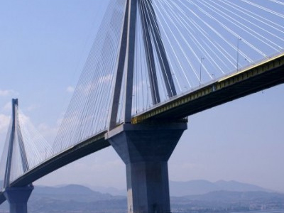 Βουτιά θανάτου νεαρού από τη γέφυρα Ρίου – Αντιρρίου