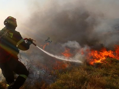 Τρία πύρινα μέτωπα στην Κρήτη