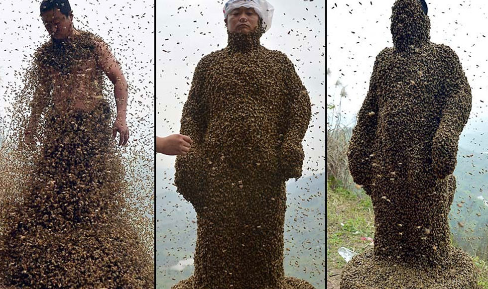 «Φορώντας» έναν μανδύα 460.000 μελισσών!
