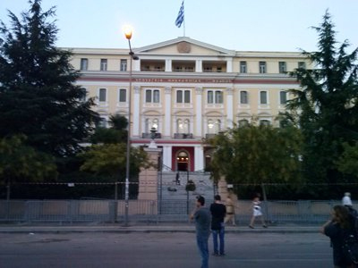 Διαμαρτυρία συνταξιούχων έξω από το ΥΜΑΘ