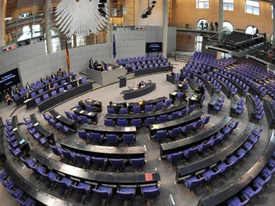 Ξεκίνησε η συζήτηση στη γερμανική Βουλή για το ελληνικό πακέτο