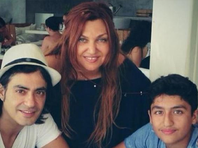 Στη Μύκονο οικογενειακώς