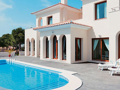 «Σαρώνουν» τις παράνομες βίλες