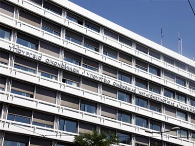 Ολονύκτια διαμαρτυρία εργαζομένων έξω από το ΥΠΟΙΚ Ολονύκτια διαμαρτυρία εργαζομένων έξω από το ΥΠΟΙΚ