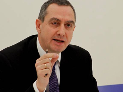 «Ας ασχοληθεί με τους αγρότες ο κ. Σκανδαλίδης»