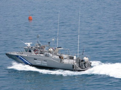 Μύκονος: Εισροή υδάτων στο πλοίο – Εγκαταλείπει το πλήρωμα