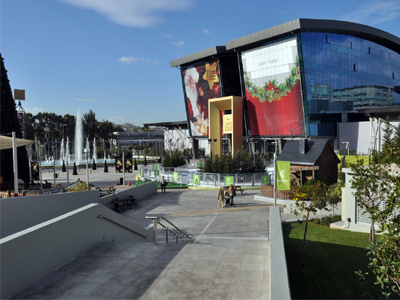 Τρεις «μνηστήρες» για το Golden Hall