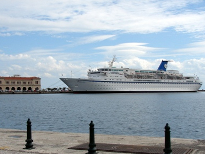 Ενθαρρυντικές ενδείξεις από τις αφίξεις τουριστών